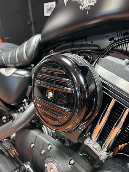 Harley-Davidson XL 883N Iron 10 of 17