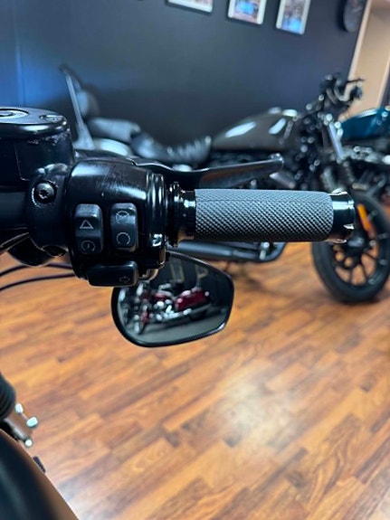 Harley-Davidson XL 883N Iron 8 of 17