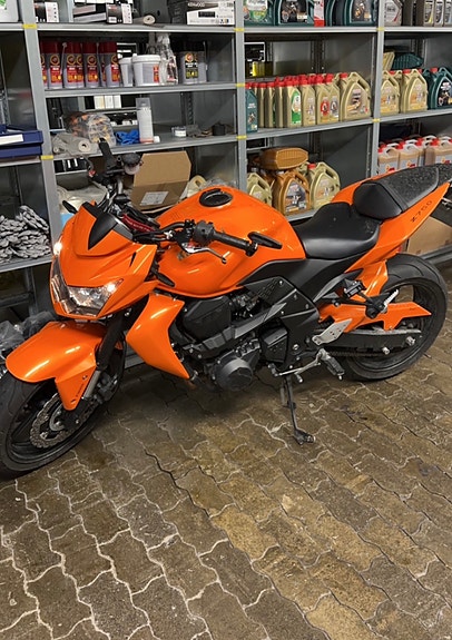 Kawasaki Z 750 2 of 6