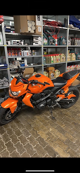 Kawasaki Z 750 5 of 6