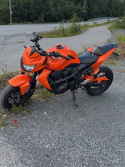 Kawasaki Z 750 4 of 6