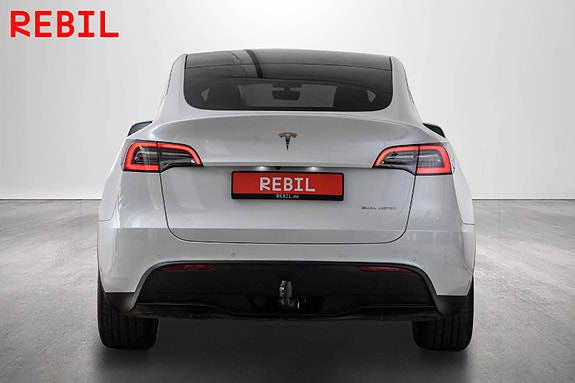 Tesla Model Y 6 of 28