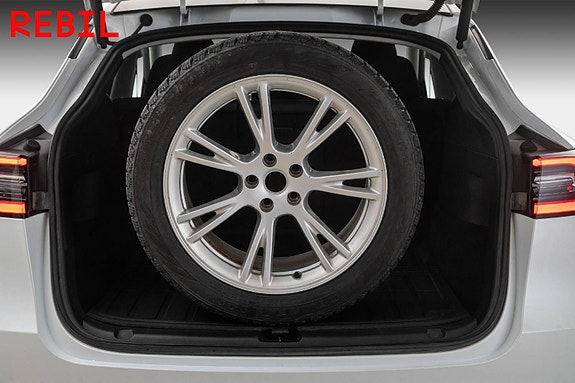 Tesla Model Y 25 of 28