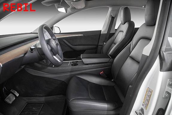 Tesla Model Y 8 of 28