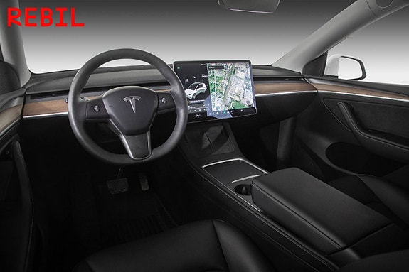 Tesla Model Y 9 of 28