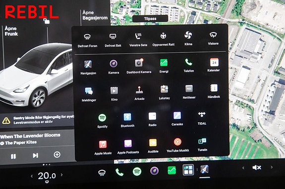 Tesla Model Y 17 of 28