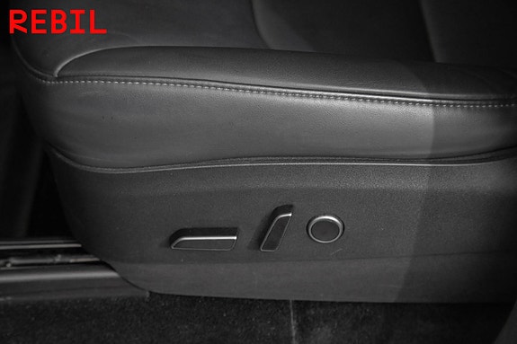 Tesla Model Y 21 of 28