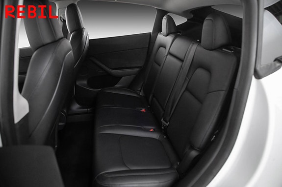 Tesla Model Y 10 of 28