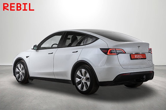 Tesla Model Y 5 of 28
