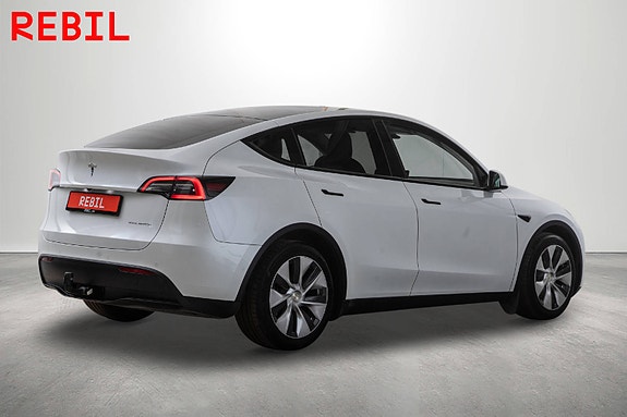 Tesla Model Y 7 of 28