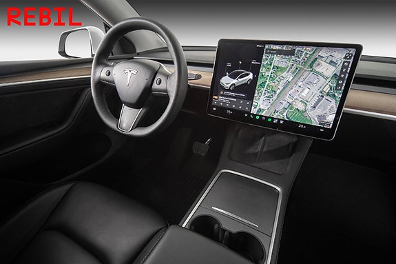 Tesla Model Y 14 of 28