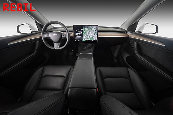 Tesla Model Y 11 of 28