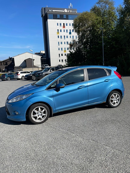 Ford Fiesta 2 of 10