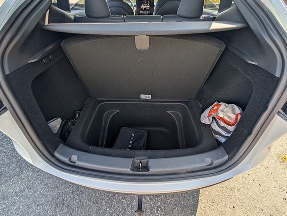 Tesla Model Y 9 of 24