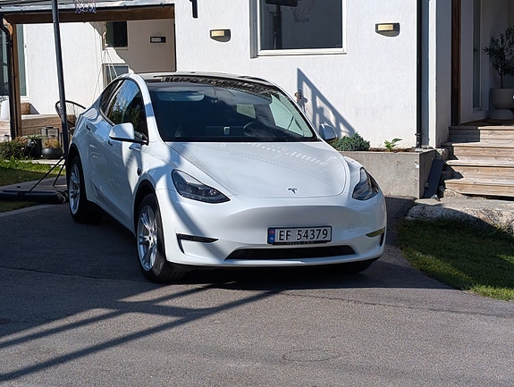 Tesla Model Y 2 of 24