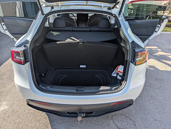 Tesla Model Y 20 of 24