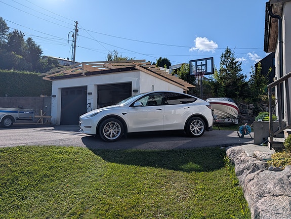 Tesla Model Y 4 of 24