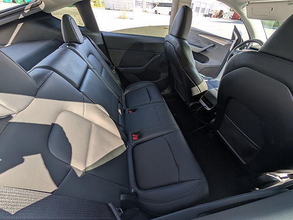 Tesla Model Y 7 of 24