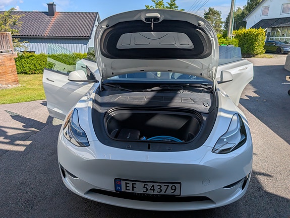 Tesla Model Y 21 of 24