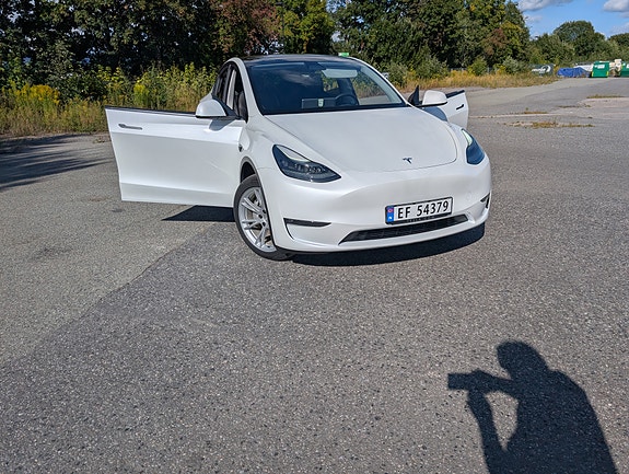 Tesla Model Y 13 of 24