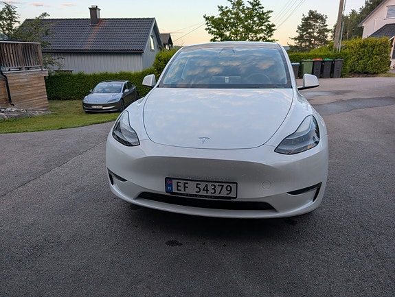 Tesla Model Y 23 of 24