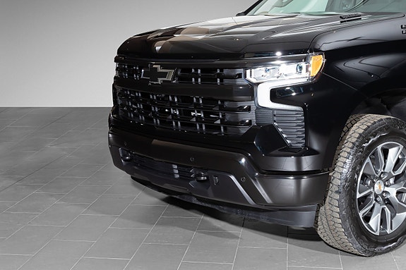 Chevrolet Silverado 1500 2 of 24