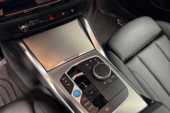 BMW i4 11 of 16