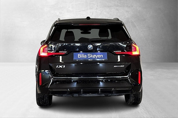 BMW iX1 4 of 14
