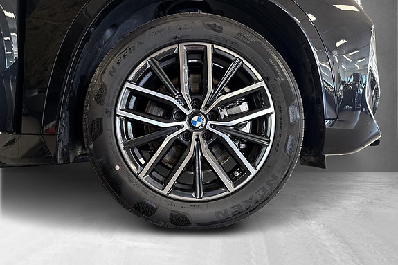 BMW iX1 11 of 14