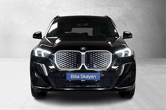 BMW iX1 2 of 14