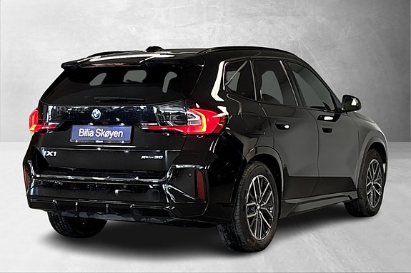 BMW iX1 3 of 14