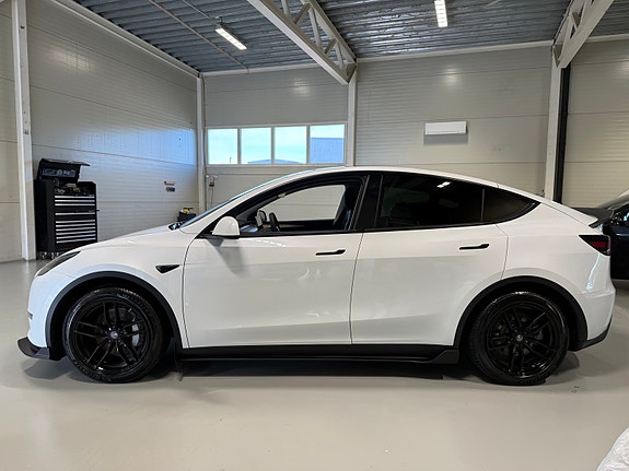 Tesla Model Y 2 of 10