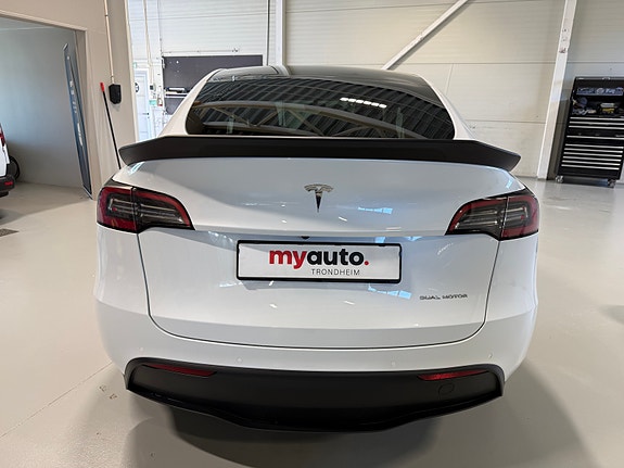 Tesla Model Y 4 of 10