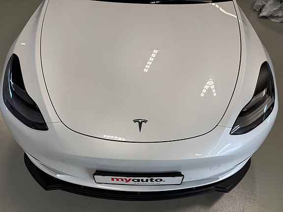Tesla Model Y 9 of 10
