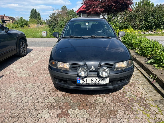 Mitsubishi Carisma 2 of 6