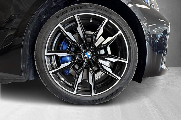 BMW i4 6 of 16
