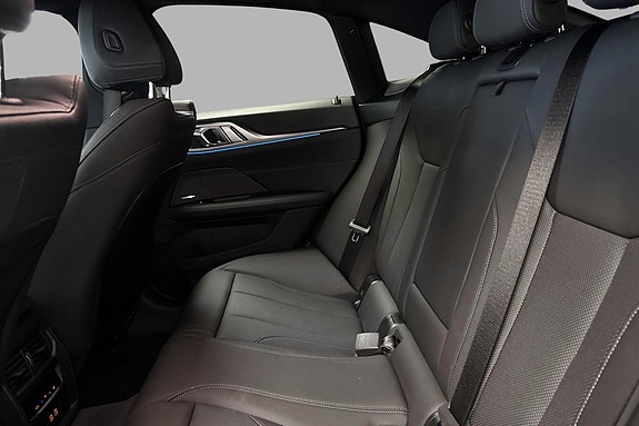 BMW i4 3 of 16