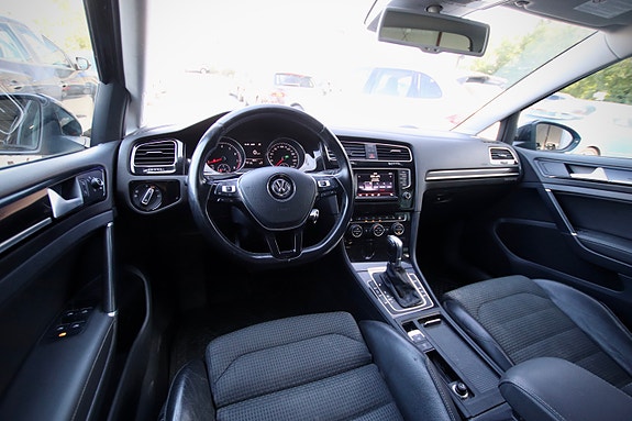 Volkswagen Golf VII 14 of 30