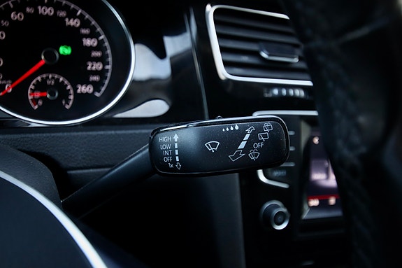 Volkswagen Golf VII 19 of 30