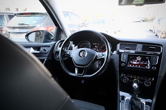 Volkswagen Golf VII 13 of 30