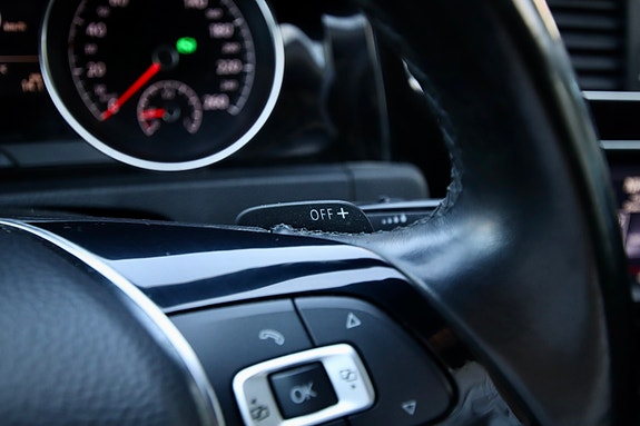 Volkswagen Golf VII 17 of 30