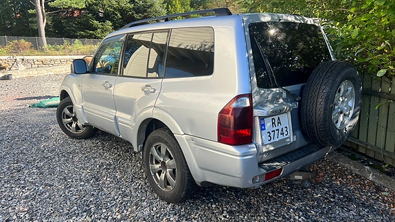 Mitsubishi Pajero 13 of 15