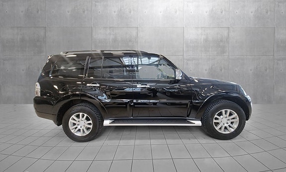 Mitsubishi Pajero 10 of 30