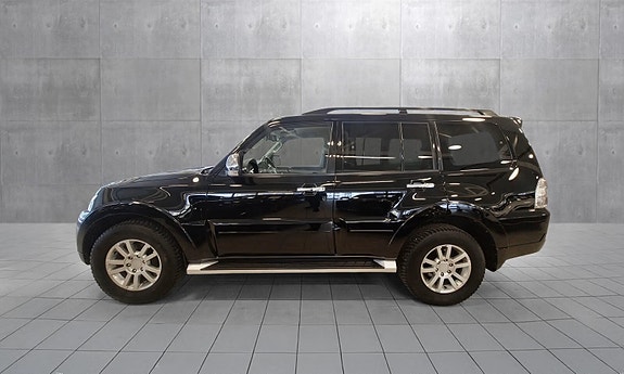 Mitsubishi Pajero 9 of 30
