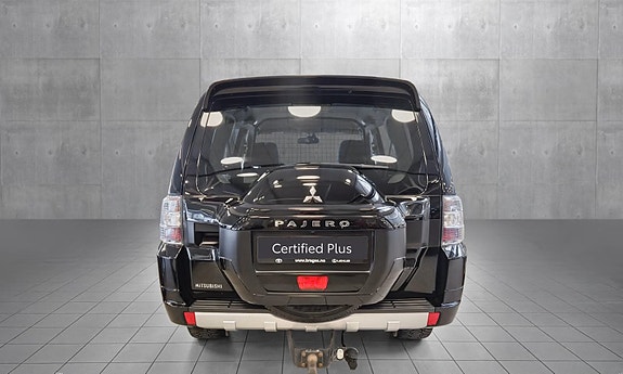 Mitsubishi Pajero 12 of 30
