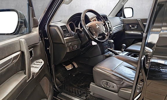 Mitsubishi Pajero 15 of 30