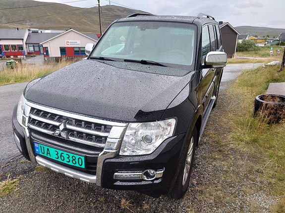 Mitsubishi Pajero 2 of 30
