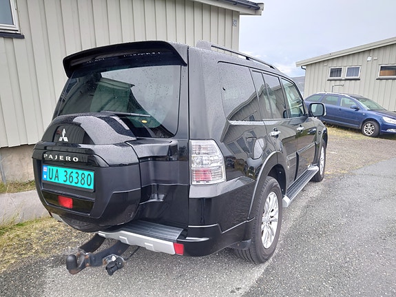 Mitsubishi Pajero 4 of 30