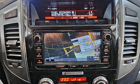 Mitsubishi Pajero 16 of 30