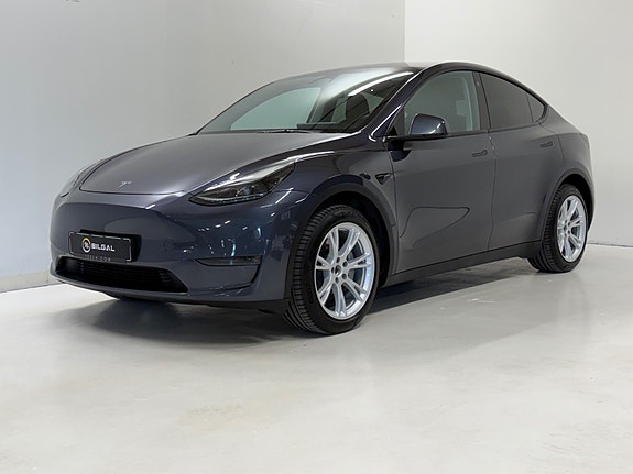 Tesla Model Y 4 of 30